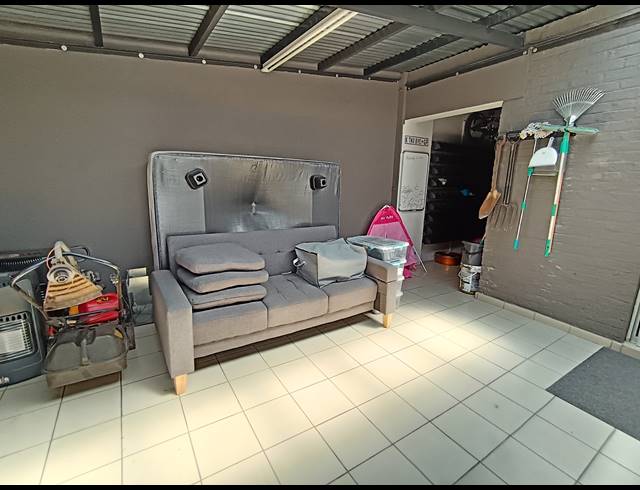 3 BEDROOM HOUSE FOR SALE IN SOUTH CREST